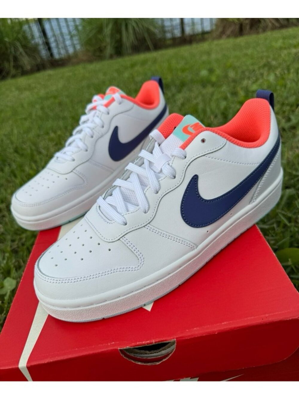 7Y | 8.5 WOMEN’S NIKE COURT BOROUGH LOW 2 WHITE / BLUE MULTICOLOR BQ5448-112